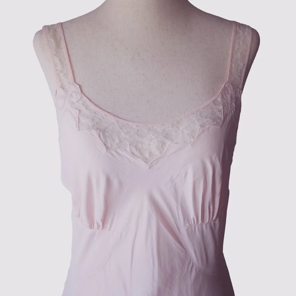 Antique 1950s Nightgown – Elegant Silky Bias Cut in Delicate Pink - Small - Picture 4 of 6